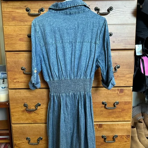 Blue Washed Denim Button-Up Shirt with Floral Logo Tag - Picture 4 of 7